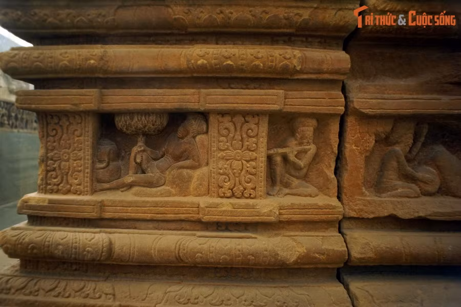 Theo nhà nghiên cứu văn hóa Chăm – TS Trần Kỳ Phương (quản thủ của Bảo tàng Điêu khắc Chăm Đà Nẵng từ năm 1978 đến 1998), đài thờ Mỹ Sơn E1 chính là bức tranh liên hoàn khắc họa cảnh sinh hoạt của các đạo sĩ Ấn Độ giáo ẩn mình tu luyện trong rừng sâu.