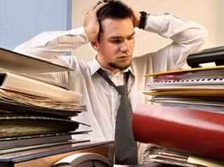 Về sức khỏe: Những người sinh ngày 28/2 có thể gặp một số vấn đề liên quan đến đường tiêu hóa hay gặp tai nạn có thể bị chấn thương ở chân tay. Đôi lúc, bạn bị căng thẳng, lo âu do gặp phải vấn đề nan giải.