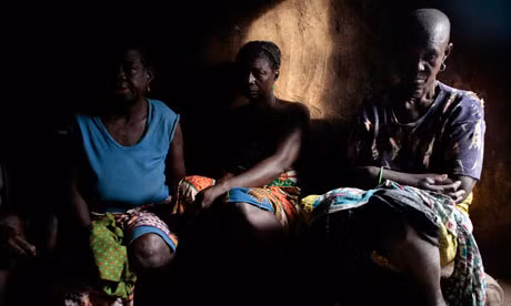 3. Ghana. Theo một bài báo đăng tải trên tờ The Guardian (Anh) năm 2010, Ghana đã tăng hình phạt đối với những người bị cáo buộc là phù thủy. Cụ thể, một phụ nữ 72 tuổi đã bị 5 người thiêu sống đến chết do bị cáo buộc là phù thủy.