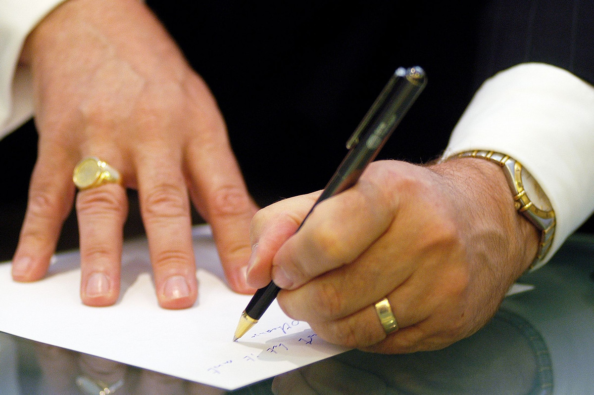 Theo một kết quả nghiên cứu, có nhiều người thuận tay trái có chỉ số IQ cao hơn 140 so với những người thuận tay phải.