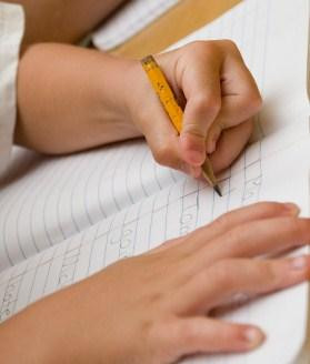 Do thuận tay trái nên những người chiếm khoảng 10% dân số thế giới này muốn chơi guitar hay golf phải đặt thiết kế riêng.