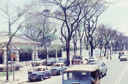 Ảnh chụp bên ngoài Đại sứ quán Mỹ.