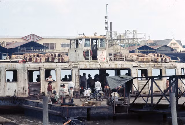 Ảnh chụp một bến tàu cũ ở Sài Gòn.