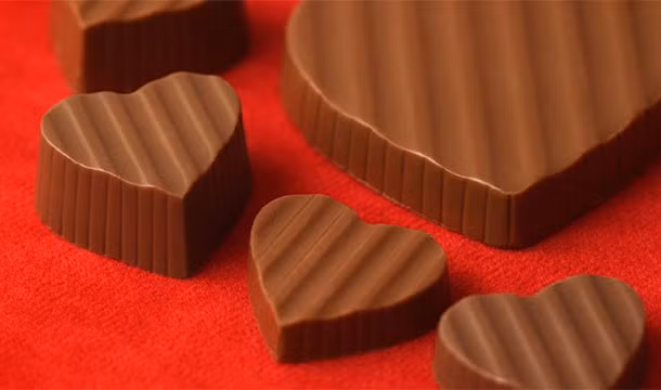 Vào những năm 1800, các bác sĩ thường khuyên bệnh nhân ăn chocolate để giữ bình tĩnh sau khi đánh mất tình yêu.