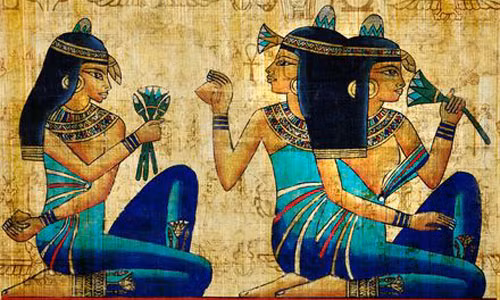 Cuộc sống đời thường của người dân Ai Cập gắn liền với các vị thần trong thần thoại Ai Cập. Họ thường xuyên tổ chức các lễ hội, các nghi lễ tế lễ thờ cúng các vị thần tại những ngôi đền nhằm cầu mong các vị thần sẽ phù hộ họ có một cuộc sống an lành, hạnh phúc và gặp nhiều may mắn.