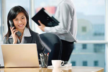 Tại hầu hết các quốc gia, phụ nữ thường làm việc nhiều thời gian hơn so với nam giới nhưng được trả công thấp hơn.