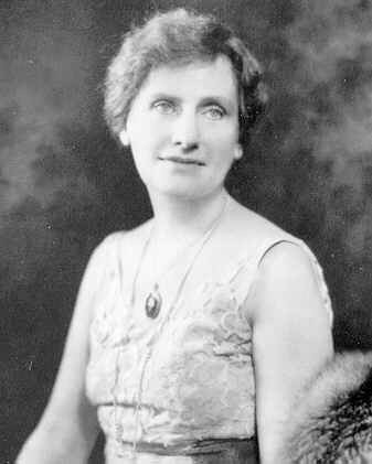 Nữ thống đốc đầu tiên ở Mỹ là Nellie Tayloe Ross. Bà đã trúng cử vị trí thống đốc bang Wyoming vào năm 1924.