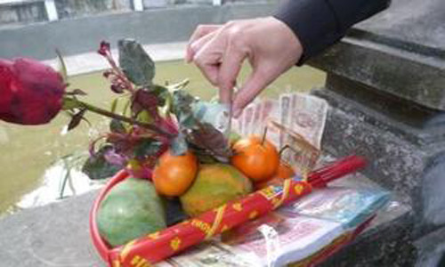 Doc dao tuc cung vang ma cua nguoi Viet tren bao Nhat