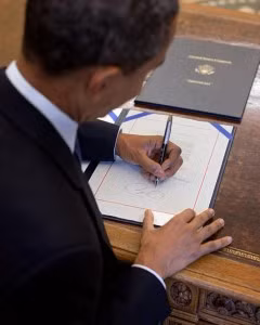 Trong lịch sử Nhật Bản, từng có giai đoạn những phụ nữ thuận tay trái thường bị chồng ruồng rẫy, ly hôn.