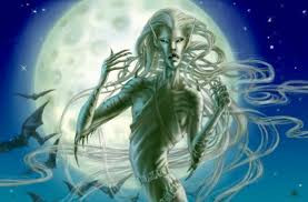 Banshee thường xuất hiện trong 3 hình dáng khác nhau: từ một phụ nữ trẻ cho đến quý bà thuộc tầng lớp trung lưu hay một bà lão.