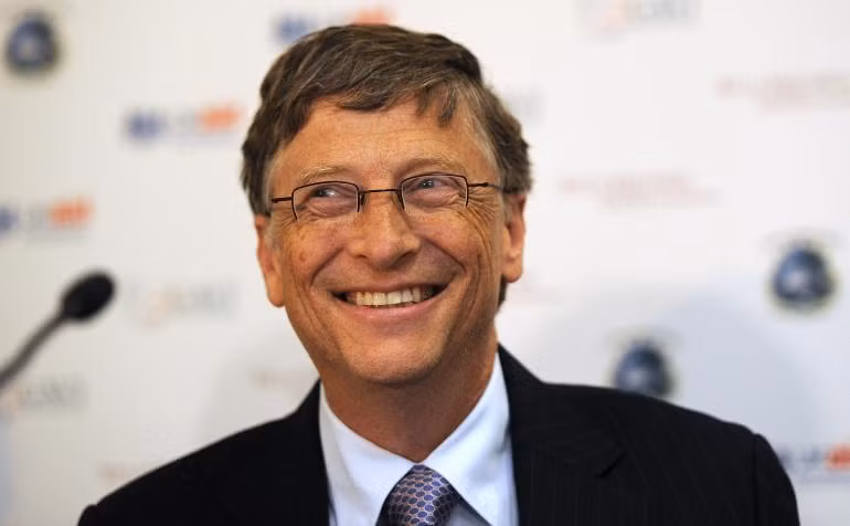 Bill Gates đã đặt mục tiêu trở thành tỷ phú khi 30 tuổi. Tuy nhiên, một năm sau, ông mới hoàn thành mục tiêu trên.