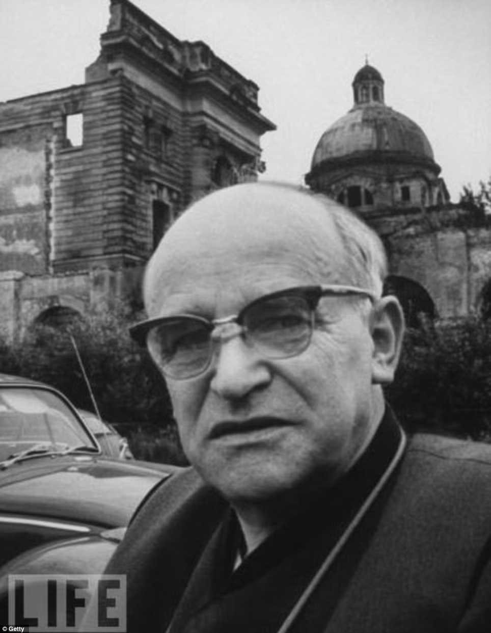 Nhiếp ảnh gia Jaeger là một trong những nhiếp ảnh gia cá nhân của Hitler. Ông đã đi theo trùm phát xít và chụp ảnh cho nhà độc tài này.