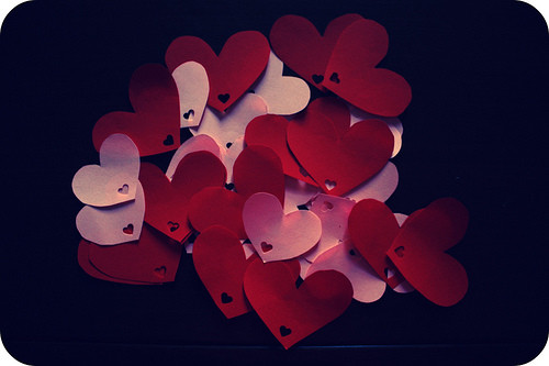 Từ giữa thế kỷ 18, việc viết những lá thư tình vào ngày 14/2 trở nên phổ biến ở Anh và nhiều quốc gia khác. Đây là một trong những tiền đề ra đời thiệp Valentine.