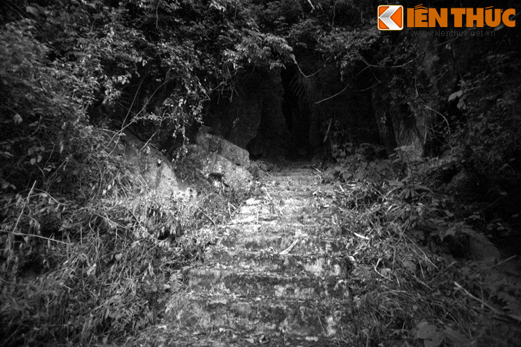 Các bài viết của báo kêu gọi toàn dân đoàn kết, cổ vũ, động viên cho cuộc đấu tranh cách mạng giải phóng dân tộc, tố cáo những tội ác dã man của phát xít Nhật - đế quốc Pháp, hướng dẫn đồng bào tham gia cứu nước... Ảnh: Hang Diêm Tiêu, nơi cất giấu tài liệu bí mật của Bác Hồ tại Pác Bó.