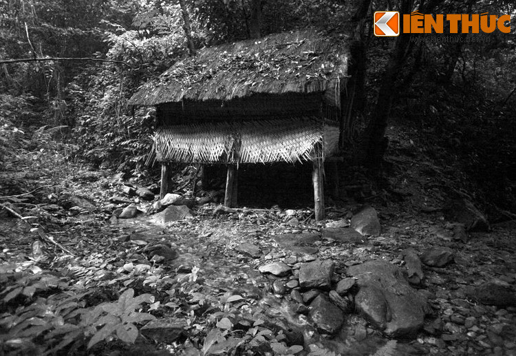 Báo Việt Nam Độc Lập đã thực sự có những đóng góp to lớn cho quá trình giải phóng dân tộc. Tháng 8/1956, Khu Tự trị Việt Bắc được thành lập, tờ báo mang trọng trách mới, trở thành cơ quan ngôn luận của Khu ủy, chính quyền và nhân dân 6 tỉnh trong khu. Ảnh: Ảnh: Lán Khuổi Nậm, nơi ra quyết định thành lập báo Việt Nam Độc Lập.