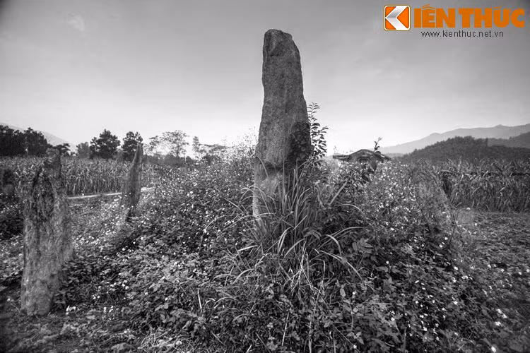 Nếu không được người khác phát hiện và tìm cách “giải cứu” thì những kẻ đó sẽ vĩnh viễn biến mất một cách khó hiểu trong khu mộ rộng chỉ “một tầm tiếng hú”.