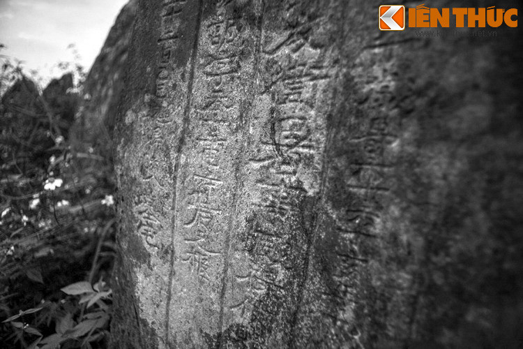 Những cô gái này vừa có nhiệm vụ hầu hạ cho chủ nhân, vừa được xem như thần giữ của. Trước khi chôn, các cô gái được cho tắm rửa sạch sẽ, ăn của ngon vật lạ và được ngậm sâm khi chôn...