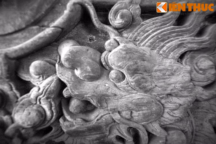 Vua nổi giận viết bức thư với lời lẽ kiên quyết, cho quan triều đem đọc trước súng Thần Công: “Nếu Ngài không chịu tham chiến thì đích thân Trẫm sẽ đến phạt trượng và Ngài sẽ mất hết chức tước”.