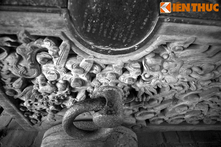 Kỳ lạ thay, sau khi tuyên đọc thư Hoàng Thượng, tự nhiên ngựa kéo súng rất nhẹ nhàng. Người ta đồn rằng những lời lẽ của vua đã chạm được đến Thần súng, khiến Ngài chấp thuận yêu cầu phục vụ cho đất nước.