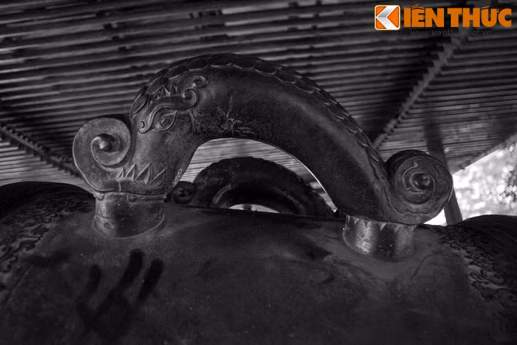 Có ý kiến cho rằng đây chỉ là một giai thoại mà các sử gia thời Tự Đức dựng lên để tô vẽ cho ông vua cùa mình, vì trên thực tế Cửu Vị Thần Công chưa một lần tham chiến mà chỉ ở Kinh thành Huế từ khi được đúc cho đến bây giờ.