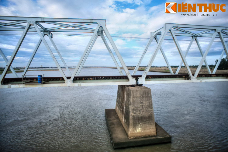 Dù được làm mới với nhiều thay đổi về thiết kế, cây cây cầu vẫn giữ được phần nào bóng dáng quen thuộc của thuở xưa.