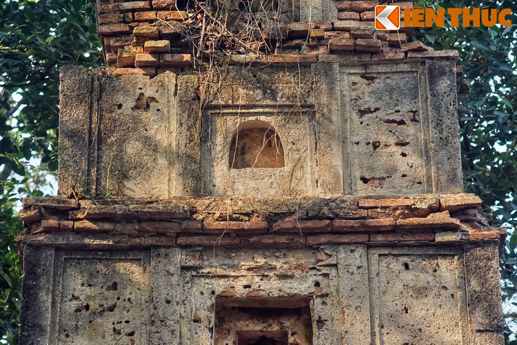 Theo khảo sát, tháp có 7 tầng, cao 7, 70 mét, bình đồ hình vuông với chân đế mỗi cạnh rộng 1,7 mét. Các tầng tháp nhỏ dần từ đế lên đỉnh, cứ mỗi tầng thu rút 20 cm cả chiều rộng và chiều cao.