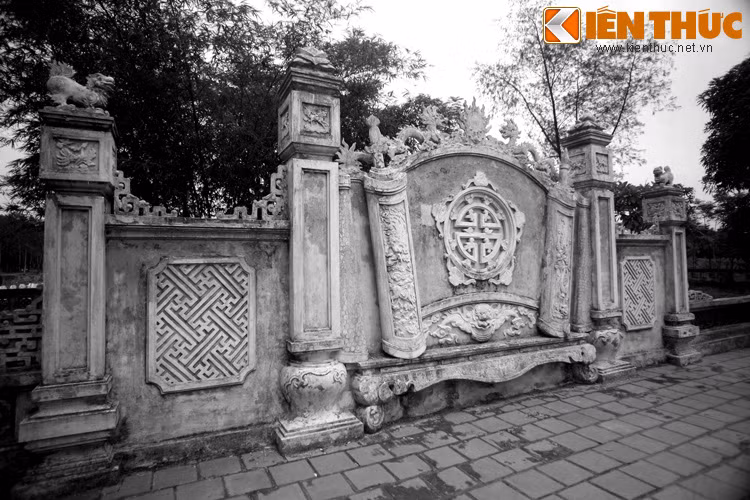 Theo cuốn Đại Nam Thực lục, “dịch phát ở Hà Tiên rồi lan ra toàn quốc”, và vua Minh Mạng dường như đã có lúc trở nên hoảng loạn, nói với các quan rằng: “Theo sách vở chép thì bệnh dịch chẳng qua chỉ một châu một huyện, chưa có bao giờ theo mặt đất lan khắp như ngày nay”.