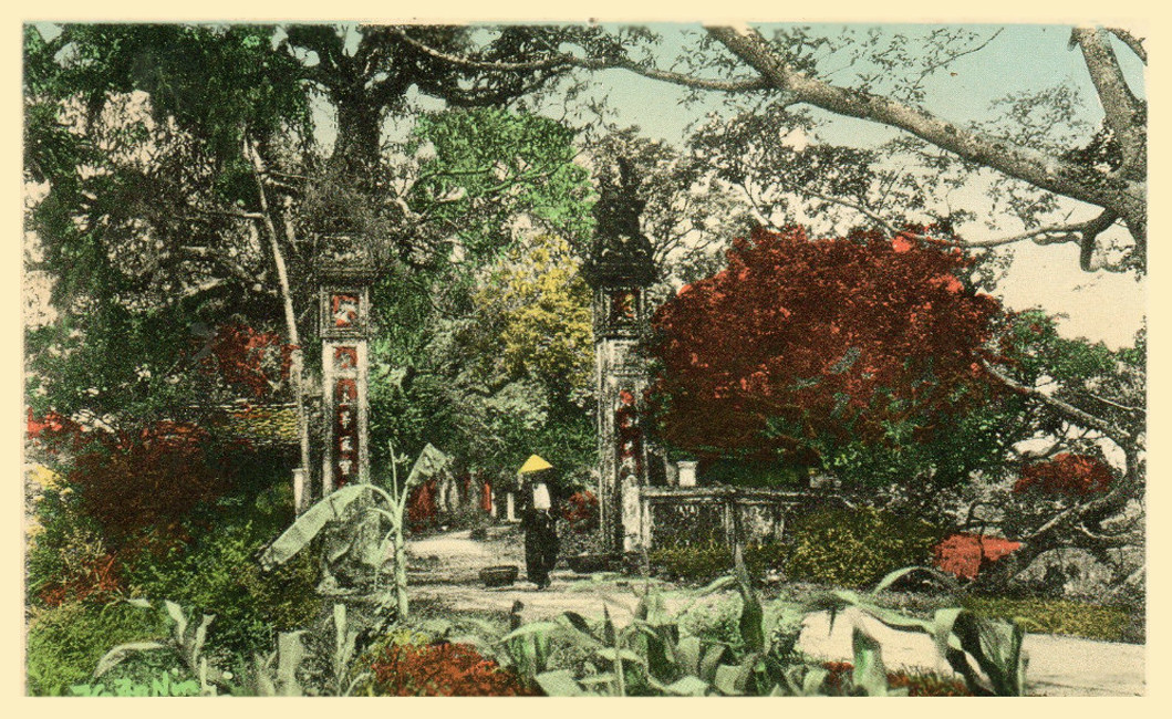 Cổng đền Voi Phục ở Hà Nội.