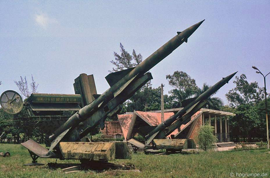 Những dàn tên lửa SAM-2 thời kháng chiến chống Mỹ được trưng bày ở góc Đông Nam công viên Thống Nhất.