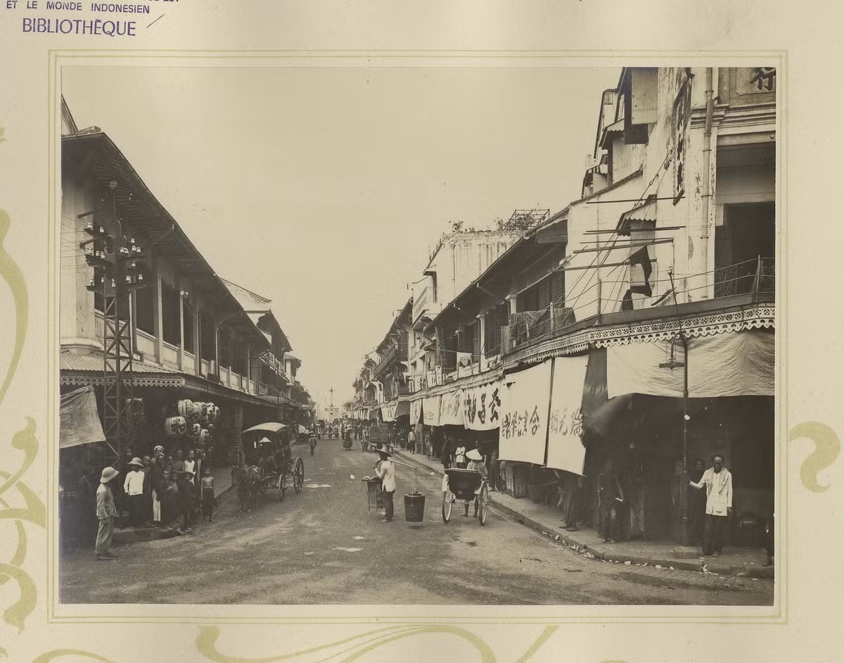 Đường Gia Long ở Chợ Lớn, nay là đường Trịnh Hoài Đức.