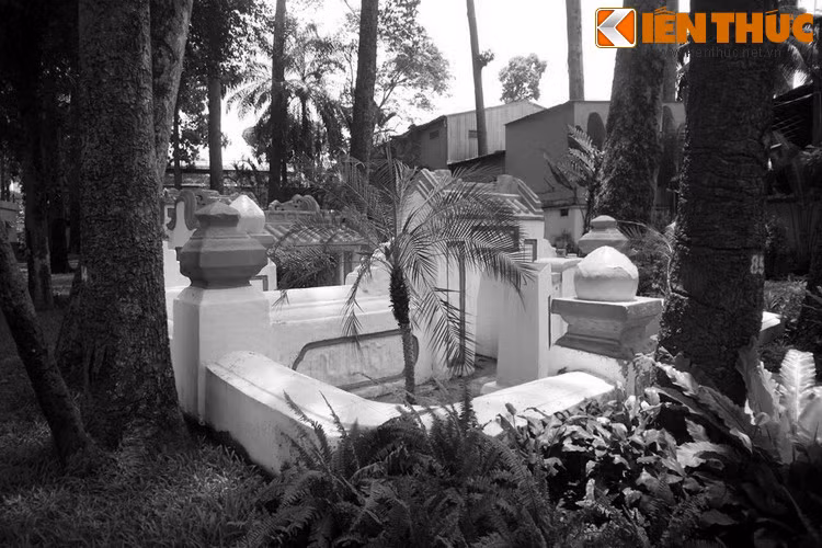 Theo giai thoại kể lại rằng, rạng sáng 16/6/1868, nghĩa quân Nguyễn Trung Trực, trong đó có Lâm Quang Ky làm phó tướng, đã tổ chức tấn công chiếm đồn Kiên Giang từ người Pháp và làm chủ 5 ngày. Khi quân pháp phản công với hỏa lực vượt trội, nghĩa quân không giữ được đồn.