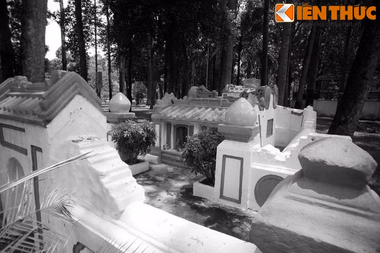 Ông Lâm Quang Kỳ - cháu 4 đời của ông Lâm Tam Lang - là một danh nhân lịch sử được đặt tên đường ở Rạch Giá, Kiên Giang. Tương truyền, ông là phó tướng của anh hùng dân tộc Nguyễn Trung Trực, người đã “đóng thế” để cứu mạng Nguyễn Trung Trực năm 1868.