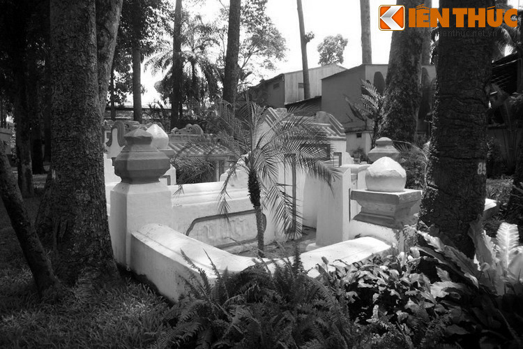 Theo giai thoại kể lại rằng, rạng sáng 16/6/1868, nghĩa quân Nguyễn Trung Trực, trong đó có Lâm Quang Ky làm phó tướng, đã tổ chức tấn công chiếm đồn Kiên Giang từ người Pháp và làm chủ 5 ngày. Khi quân pháp phản công với hỏa lực vượt trội, nghĩa quân không giữ được đồn.