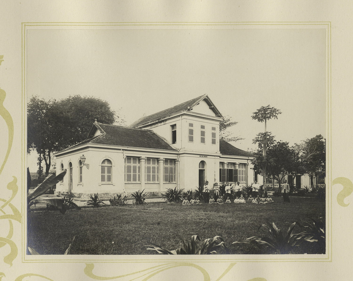 Trại trẻ trong bệnh viện bản địa.