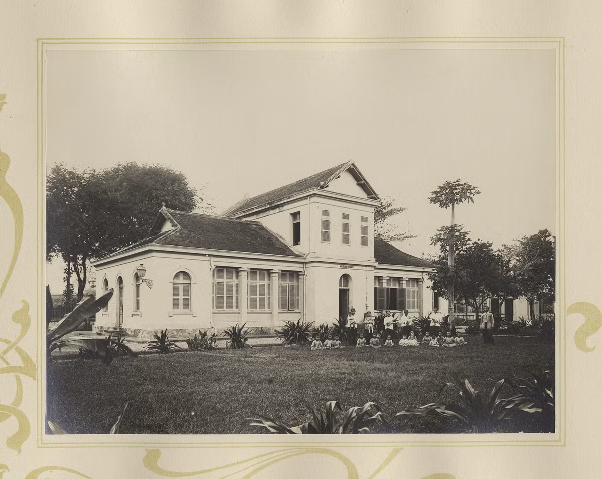 Trại trẻ trong bệnh viện bản địa.