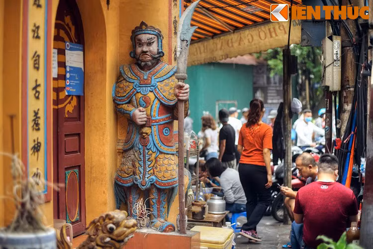 Một số hình ảnh khác về phố Bát Đàn.