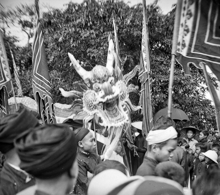 Cận cảnh đầu con rồng.