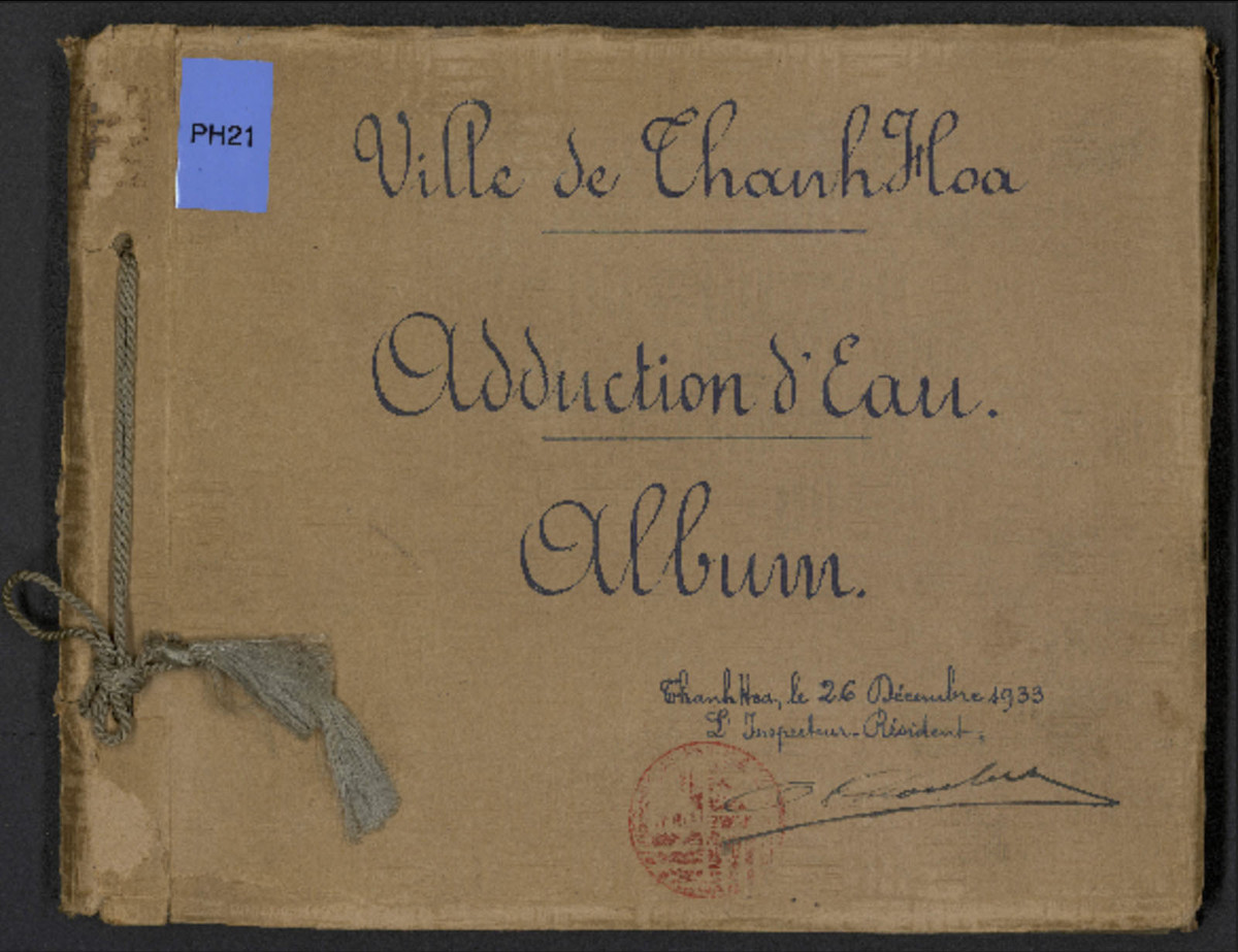 Bìa album ảnh "Cung cấp nước ở thành phố Thanh Hóa", đề ngày 26/12/1933.