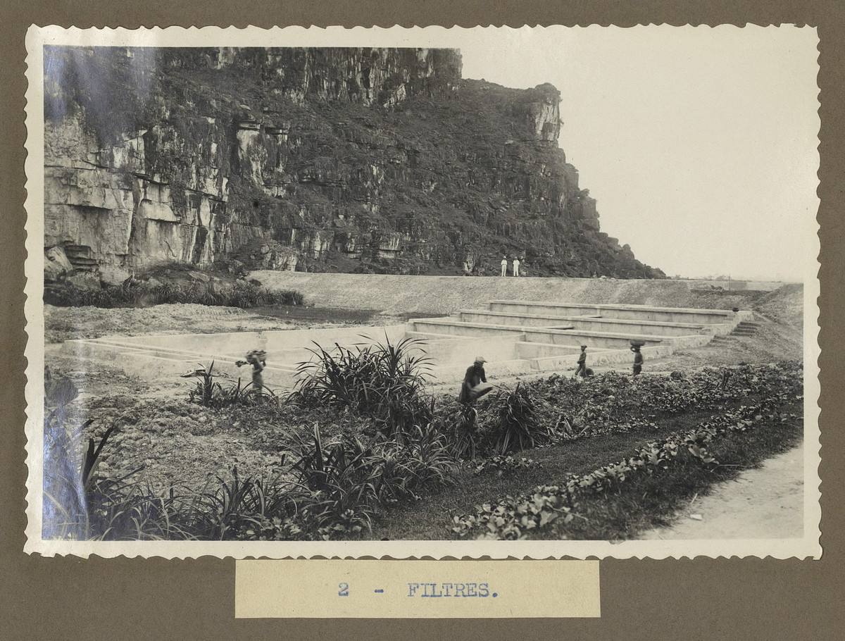 Một góc nhìn khác về bể lắng, nơi các cặn bẩn trong nguồn nước tự nhiên được lọc sạch.