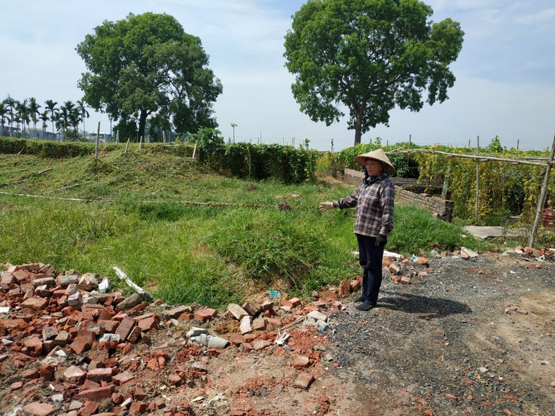 Thon co 2 nghia trang, nguoi chet khong co cho chon: 