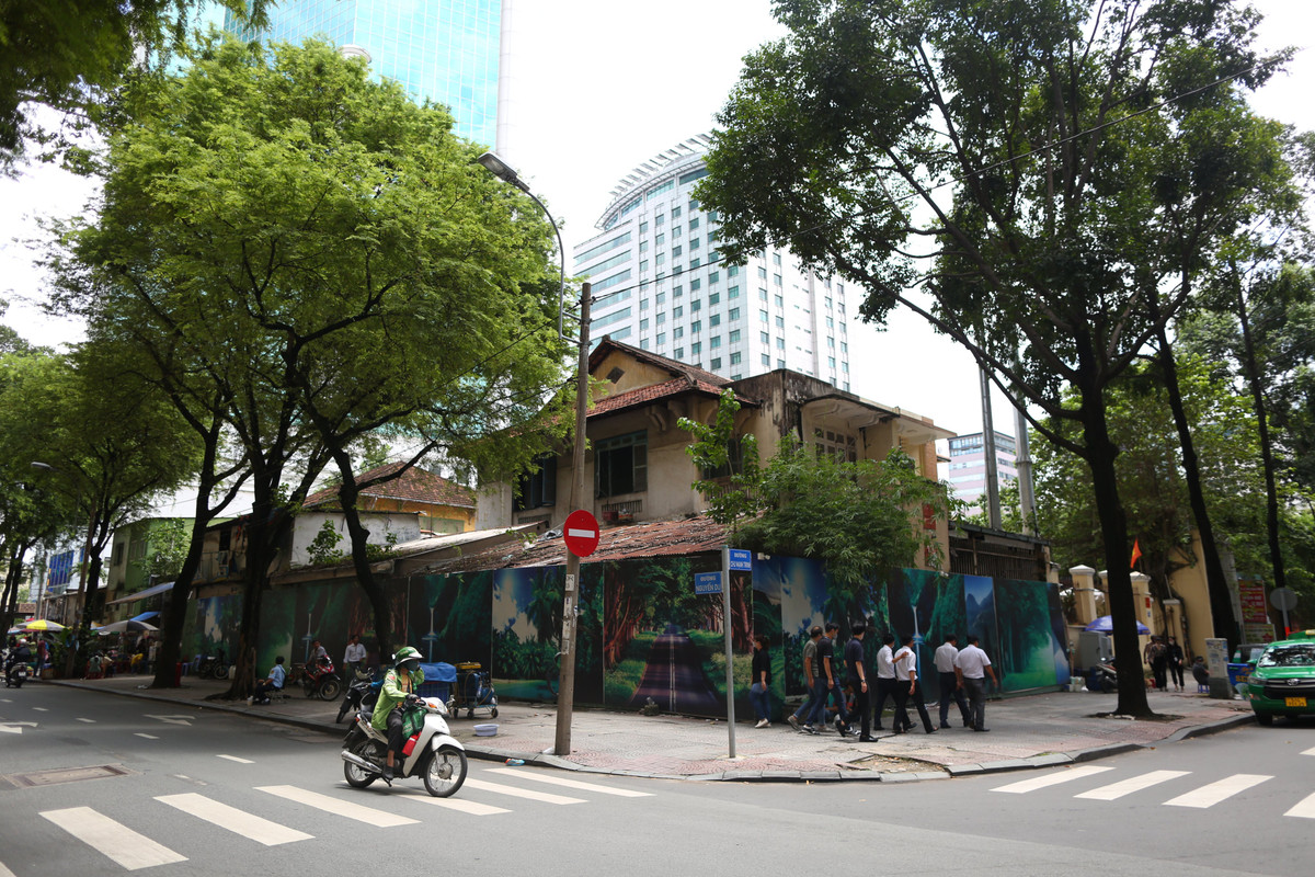 Tại khu đất số 34-36-42 Chu Mạnh Trinh, PV ghi nhận hiện trạng bên trong các công trình nhà ở đều trong tình trạng xuống cấp nghiêm trọng.