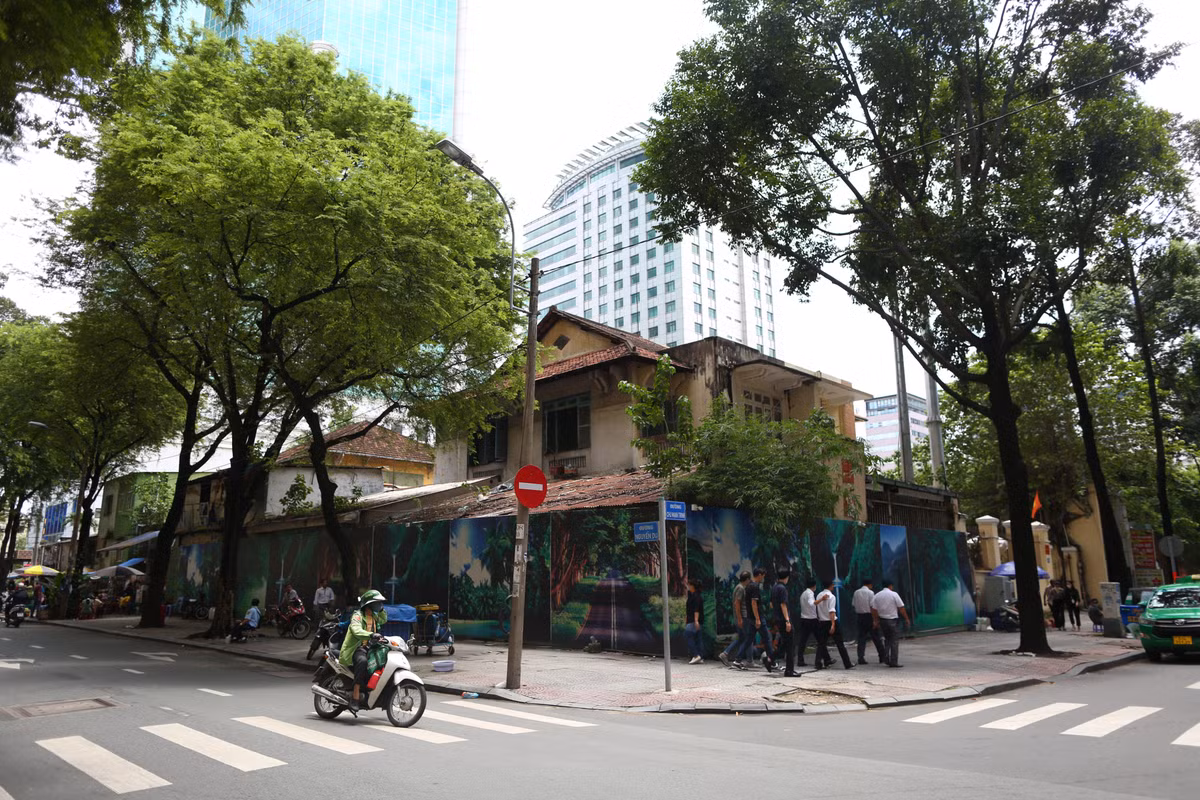 Tại khu đất số 34-36-42 Chu Mạnh Trinh, PV ghi nhận hiện trạng bên trong các công trình nhà ở đều trong tình trạng xuống cấp nghiêm trọng.