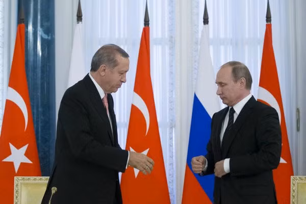 Tổng thống Recep Tayyip Erdogan gặp người đồng cấp Nga Vladimir Putin tại St.Petersburg hôm 9/8/2016.