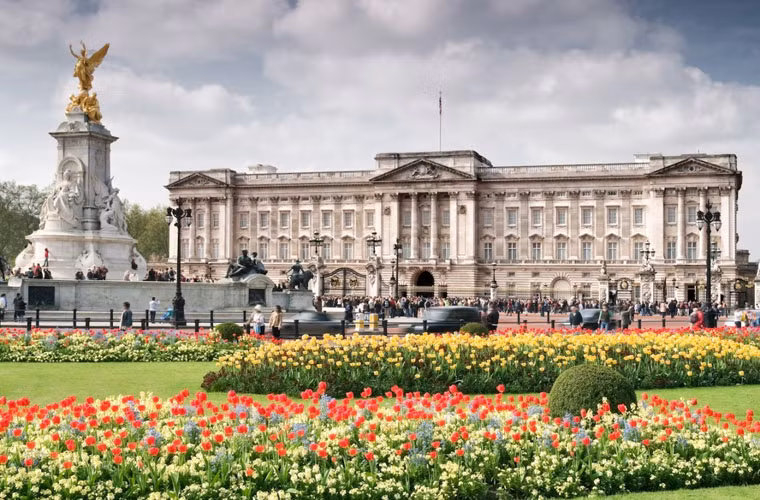 Cung điện Buckingham với 775 phòng luôn mở cửa chào đón du khách khắp thế giới.