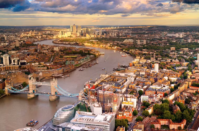 Với bề dày lịch sử cùng sự phát triển vượt trội, London là một trong những điểm du lịch hấp dẫn hàng triệu du khách mỗi năm.