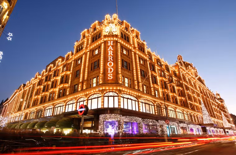 Cửa hiệu bán đồ bách hóa nổi tiếng nhất thế giới Harrods.