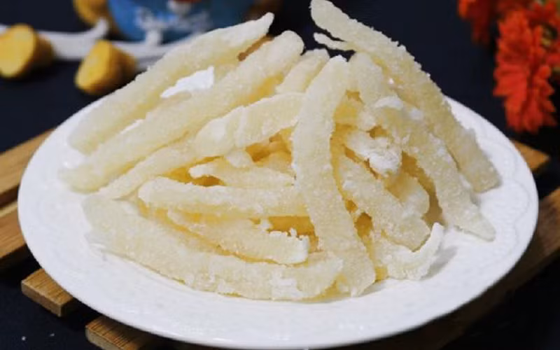 Nhiều người có cách bảo quản thực phẩm sai lầm là cho vào túi nilon, để tủ lạnh. Thực tế cách này không phù hợp vì thực phẩm để trong túi nilon, trong tủ lạnh vẫn có hơi nước.