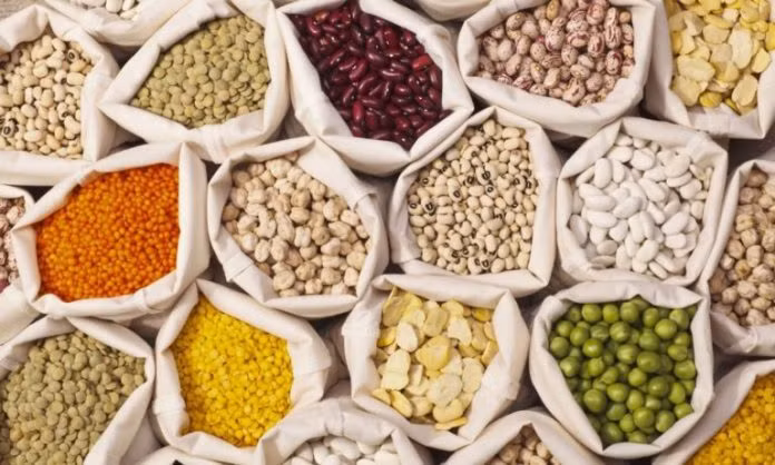 Các loại sản phẩm này hút ẩm khá nhanh từ môi trường bên ngoài, nhất là với lạc, các loại đỗ vì chúng nằm trong nhóm nông sản chứa nhiều dầu, hàm lượng chất béo cao nên rất dễ bị ảnh hưởng bởi môi trường.