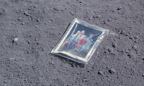 Chuyen phi hanh gia dat anh gia dinh tren Mat trang-Hinh-2