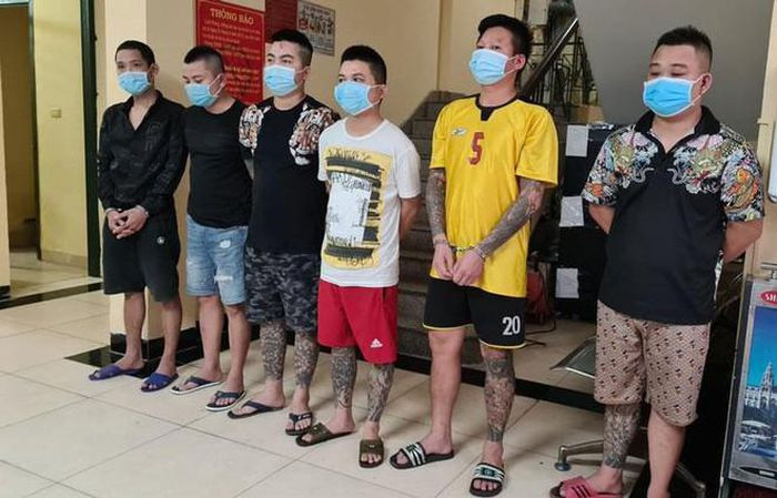  Triệt phá ổ nhóm cho vay lãi nặng: Ngày 20/9, Công an TP Hà Nội cho biết, đã triệt phá ổ nhóm hoạt động "tín dụng đen", cho vay lãi nặng, cưỡng đoạt tài sản; bước đầu bắt giữ 6 đối tượng. Ổ nhóm do Lê Xuân Chiên (SN 1989; trú huyện Gia Lâm) cầm đầu. Nhóm này cho vay lãi nặng, nửa tỷ đồng cắt lại 155 triệu "tiền giấy mực". 